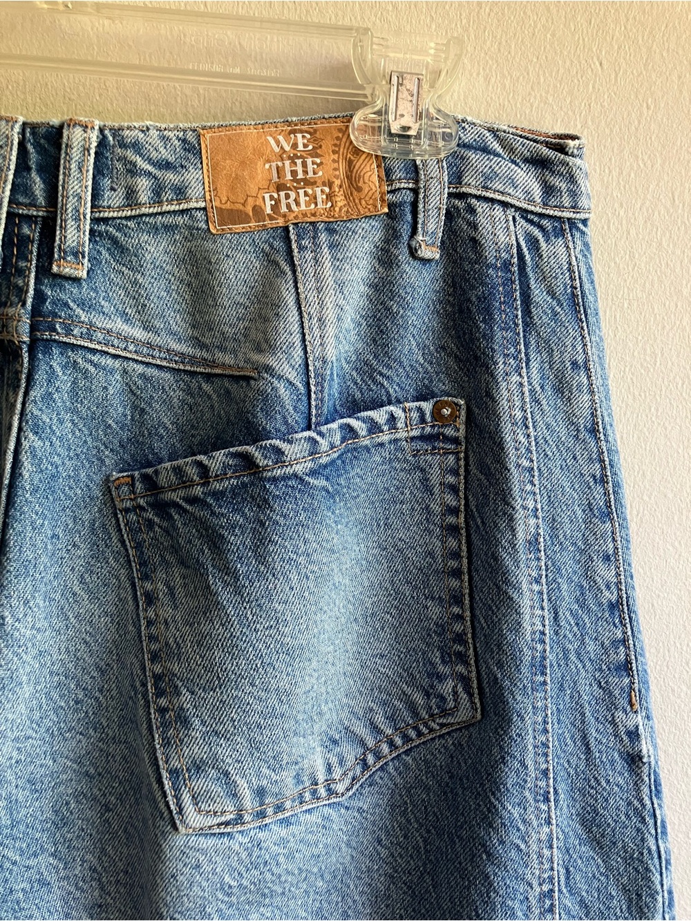 We The Free Good Luck Mid Rise Barrel Jeans Size 29 Medium Wash Wide Leg Denim - Picture 9 of 16